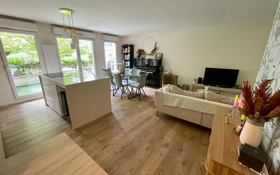 A VENDRE – Magnifique Type 3 avec terrasse de 24m² et box de parking – VIEUX LILLE