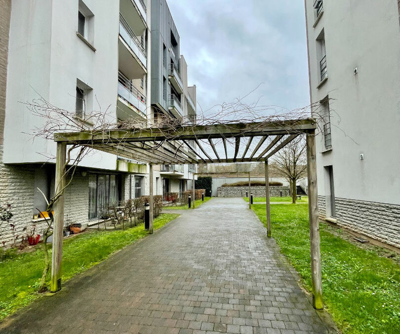 A VENDRE – Type 2 récent avec balcons et parking vendu loué – JARDIN DES PLANTES